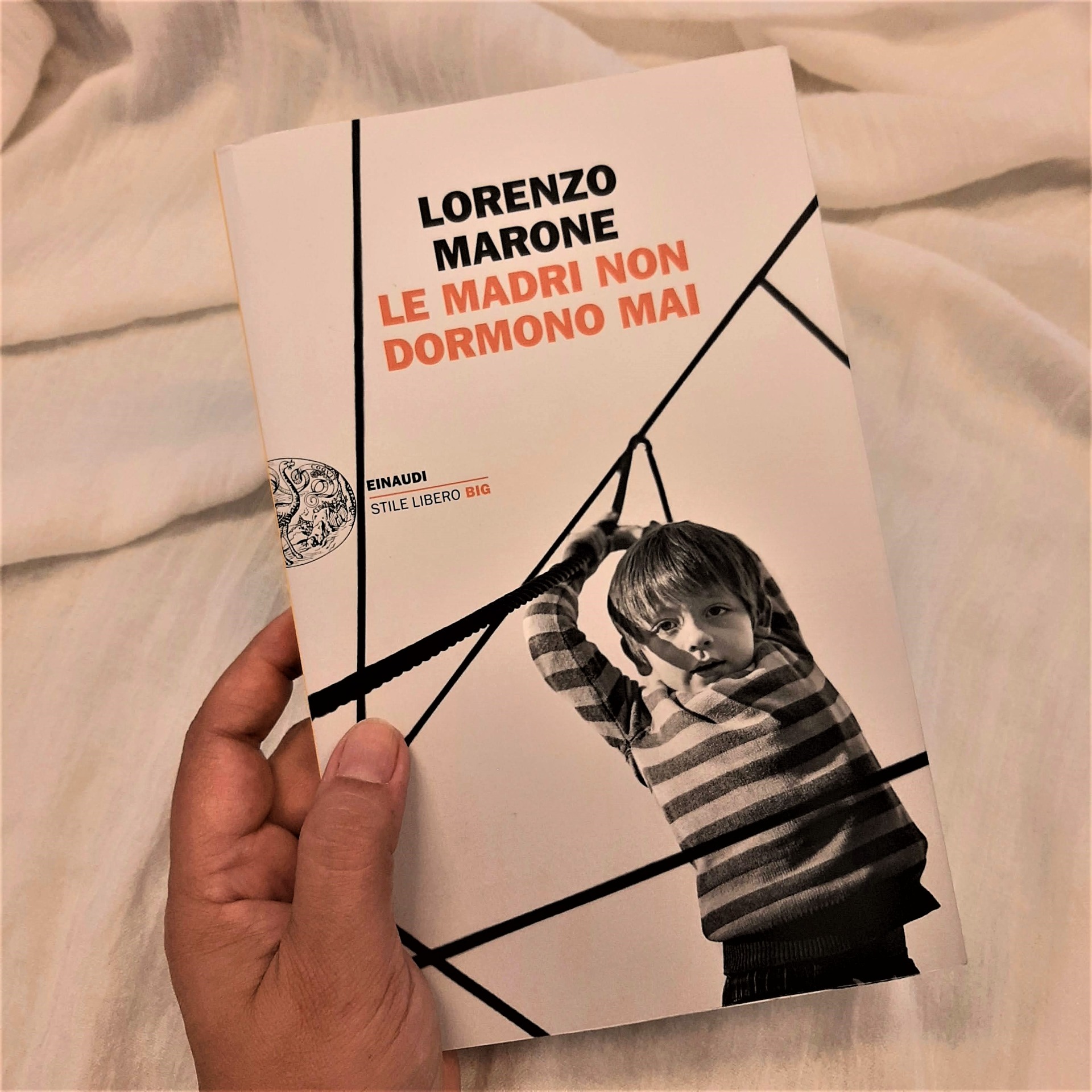 Le madri non dormono mai di Lorenzo Marone Le madri non dormono mai di Lorenzo Marone
